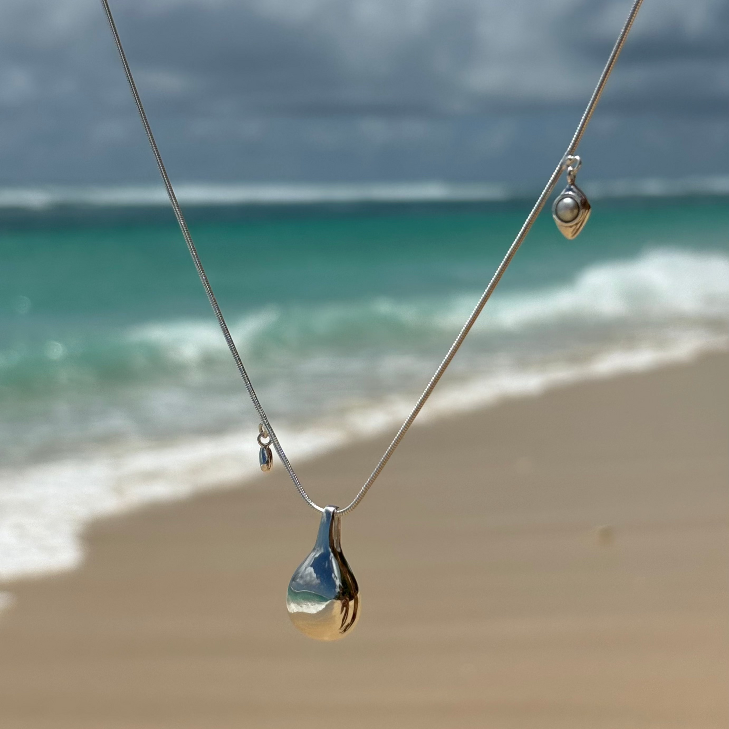 PEBBLE NECKLACE